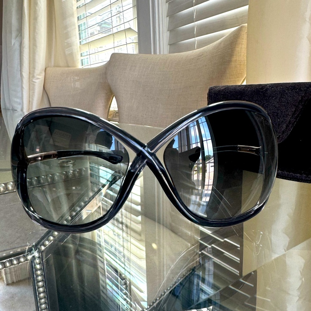 Tom Ford sunglssses dark grey frame gradient lens